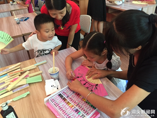 亲子手工课 带你玩转古典吹墨画 - 洞头新闻网