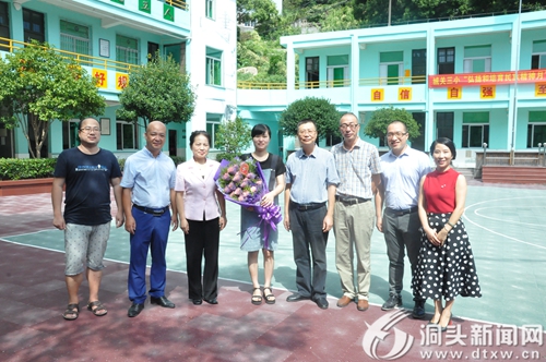 区领导开展教师节慰问活动