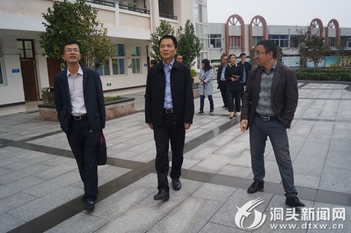 区领导慰问海霞中学优秀教师-洞头新闻网