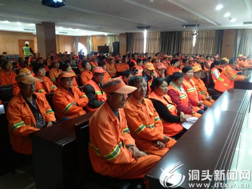 区综合行政执法局开展保洁人员交通安全知识培