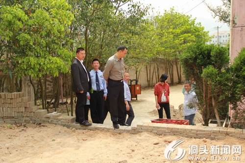 区领导调研大门镇小：科学规划 加快建设