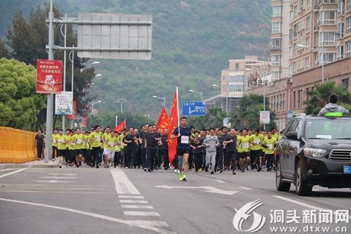 千名职工环岛跑火热开跑