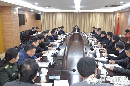 扛起政治责任   时刻走在前列
