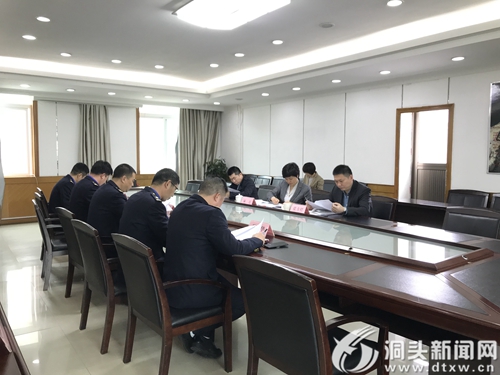 林霞调研区综合行政执法工作