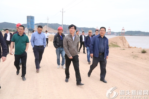 王蛟虎调研元觉街道：兢兢业业地做好“海上花园”这篇文章