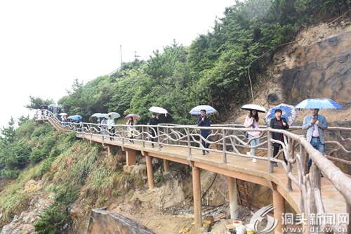 温州洞头蓝色海湾·海洋经济院士论坛：实地考察我区蓝色海湾整治情况