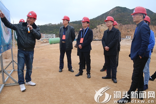 市十三届人大代表睁散会前审核行动