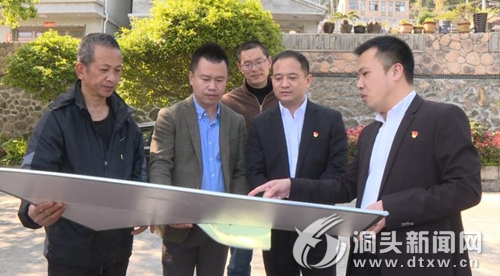 区领导调研村社组织换届准备工作
