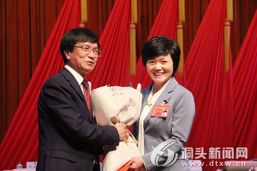 区领导走访慰问省级劳模和全国、省五一劳动奖章获得者