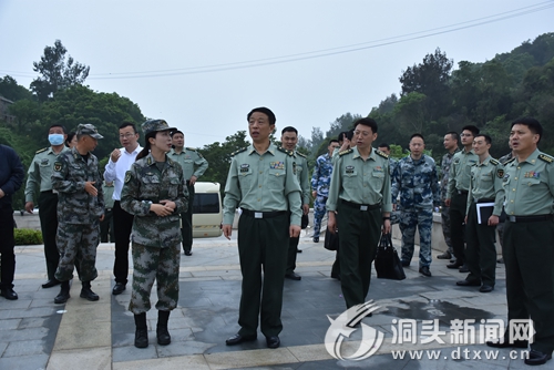 省军区领导来我区调研洞头先锋女子民兵连建连60周年筹备情况