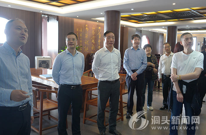 市人大常委会副主任王祖焕率队来我区招商考察