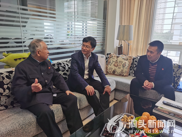 王蛟虎新春走访看望老同志