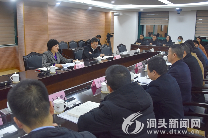 林霞调研区委办：提升服务能力 发挥参谋作用