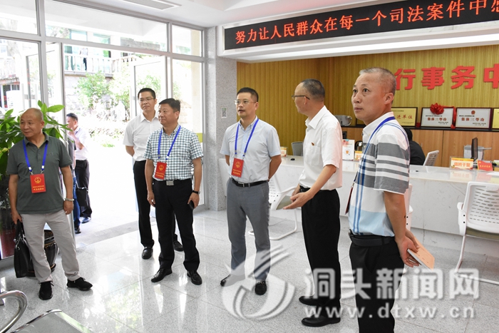 叶海峰赴区人民法院开展“我为群众办实事”活动