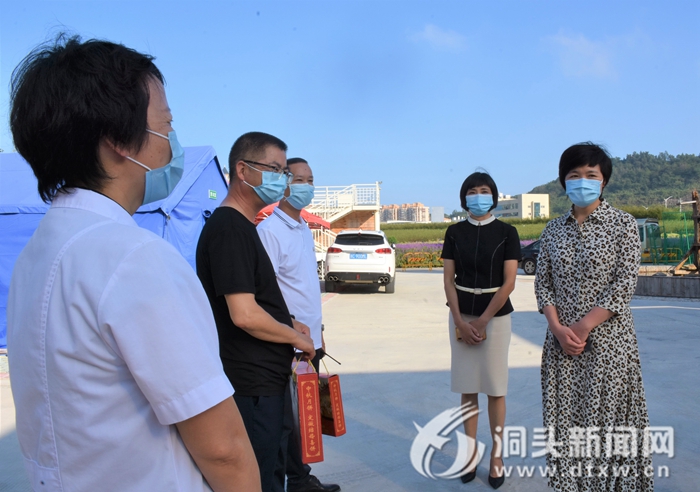 林霞慰问疫情防控一线工作人员