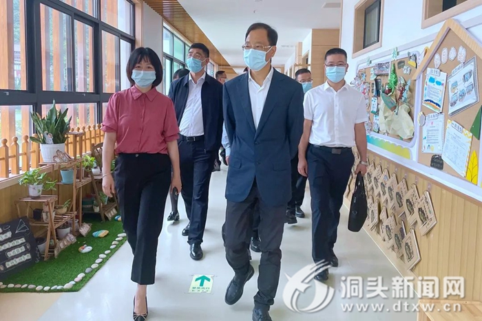 市政协来我区开展送教育下乡活动
