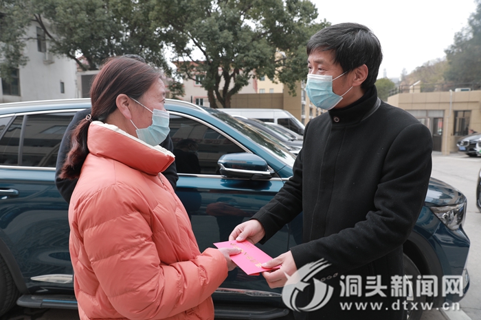 市文明中心来我区慰问道德模范