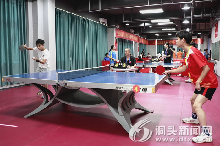 128名小选手“乒”出精彩 区中小学生乒乓球比赛举行