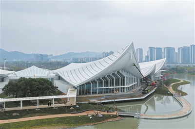 ӭ��4��15�տ�԰ ԰��԰��ϸ��ĥ